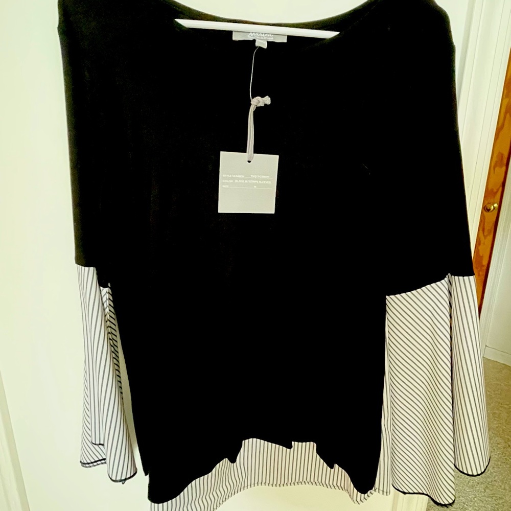 nwt bell sleeve shirt. black